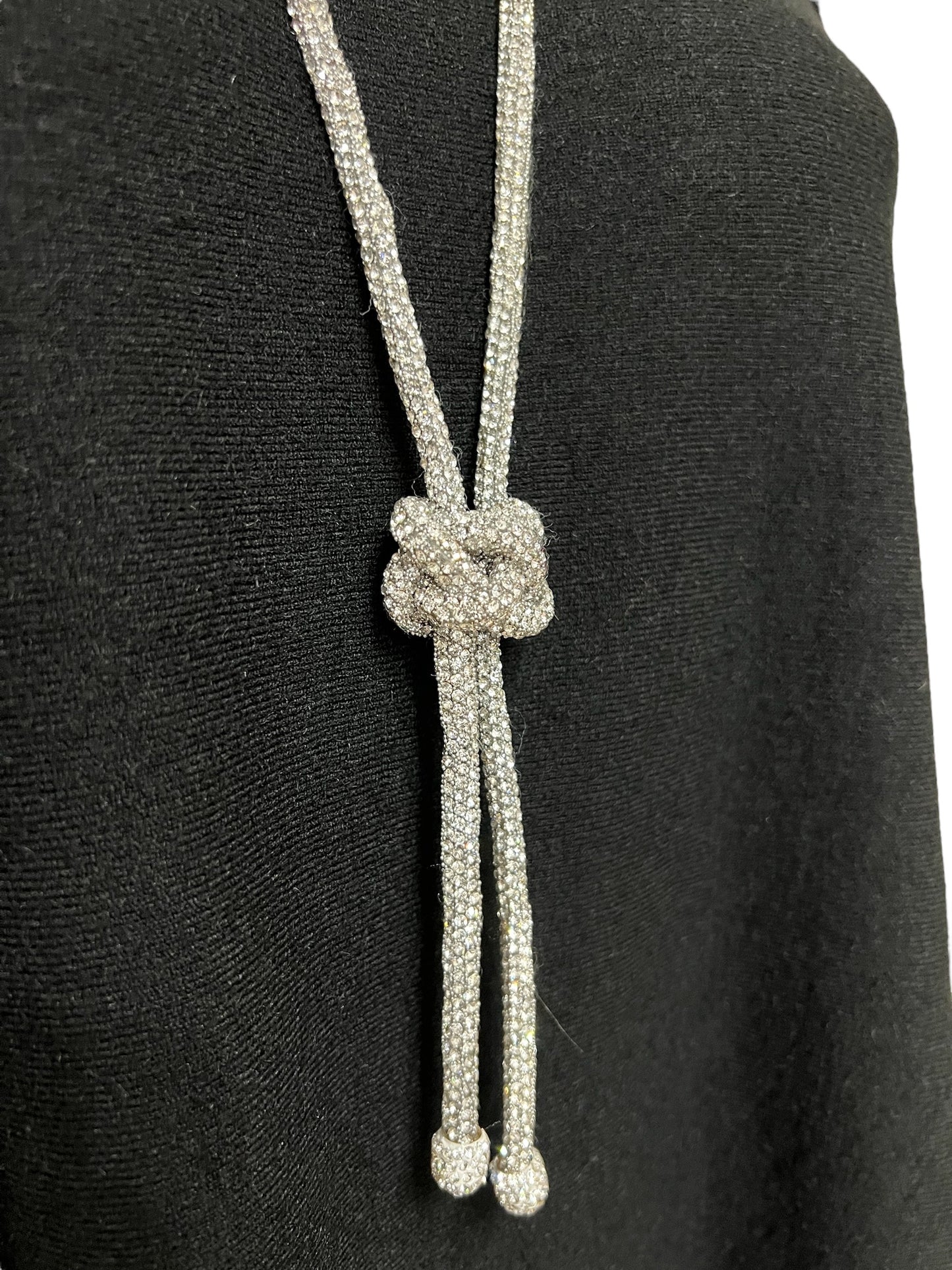 Collana con brillantini argento annodata