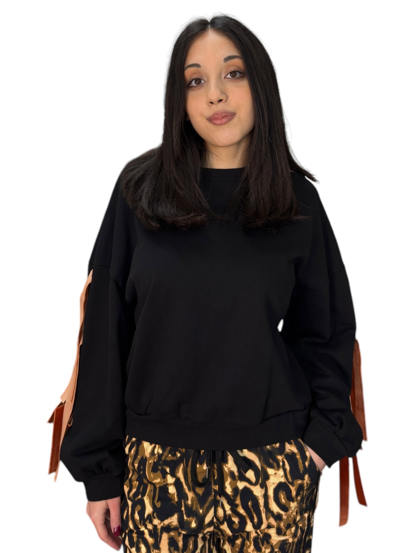 Felpa loose fit con fiocchetti a contrasto sulle maniche