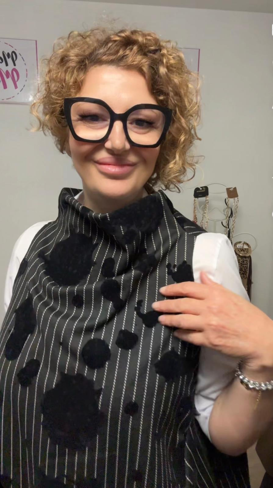 Gilet gessato con dettagli in ciniglia