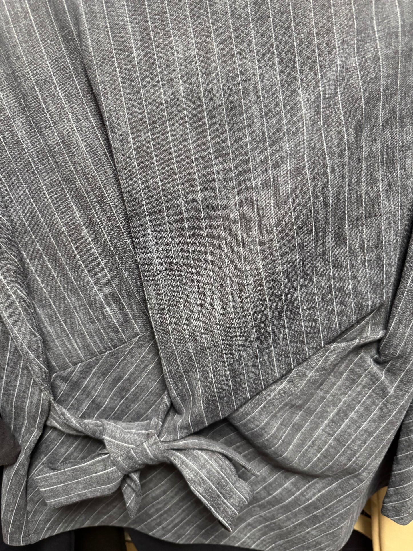 Blusa gessata 158C con fiocco