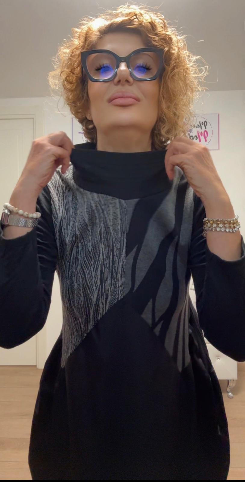 Vestito patchwork con scollo a vulcano