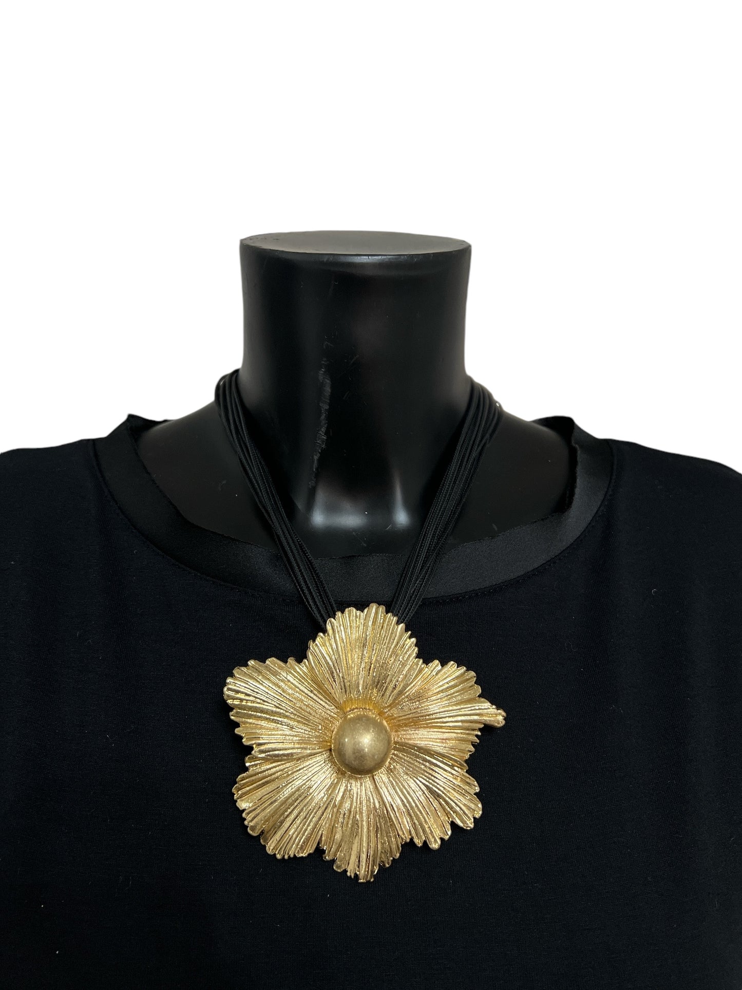 Collana con fiore in acciaio satinato