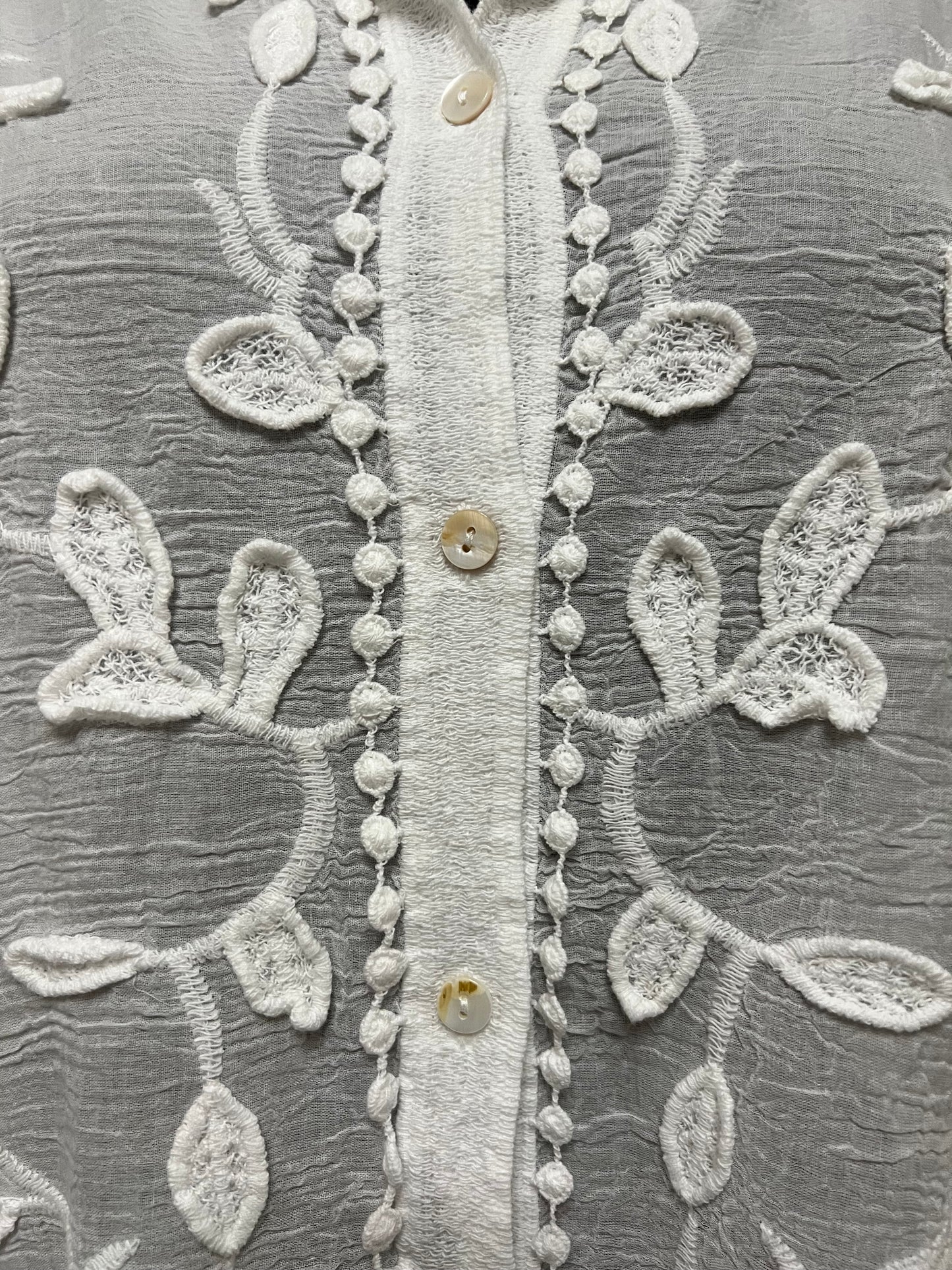 Camicia in mussola di cotone ricamata