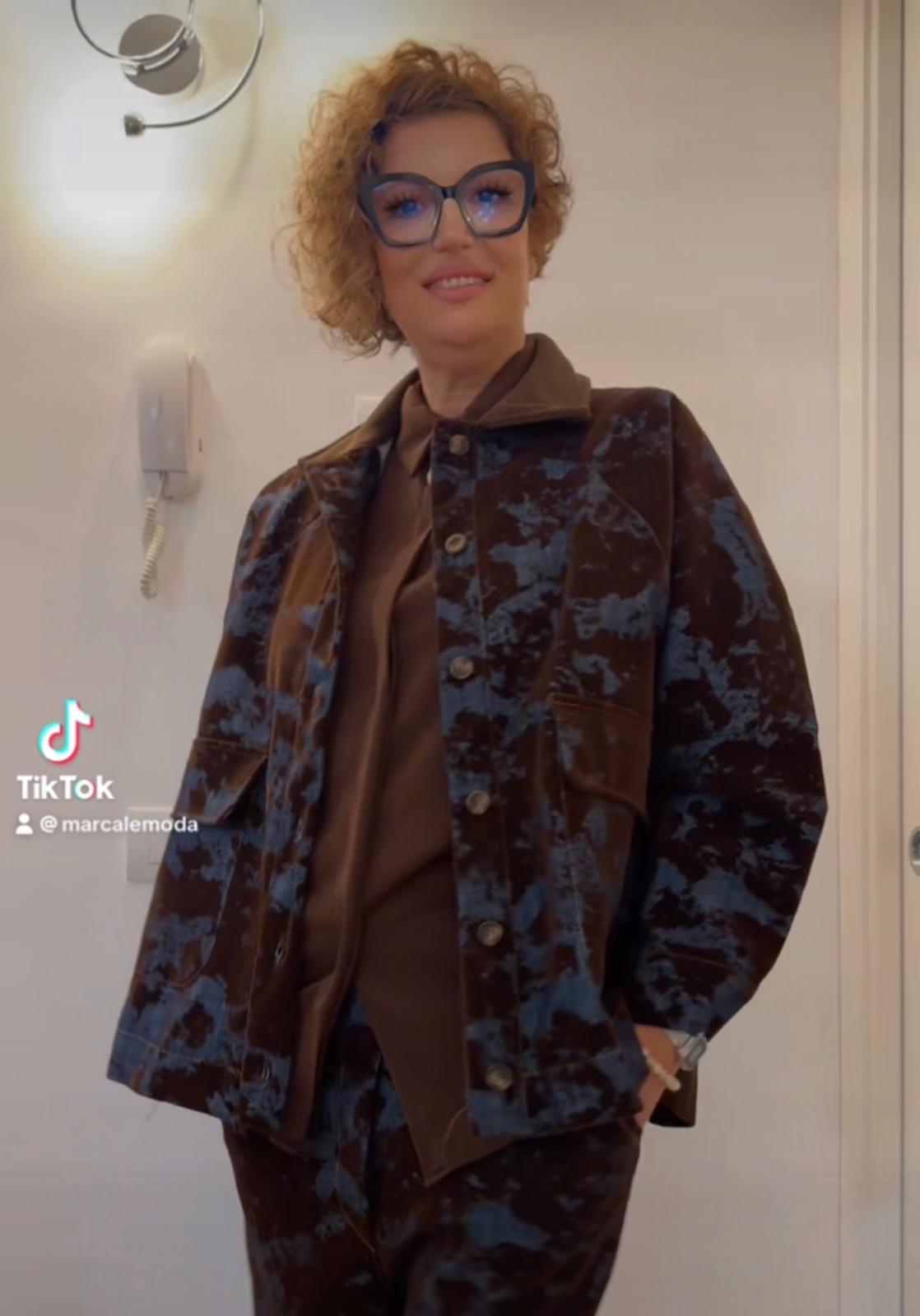 Coordinato in denim con pattern in ciniglia nero