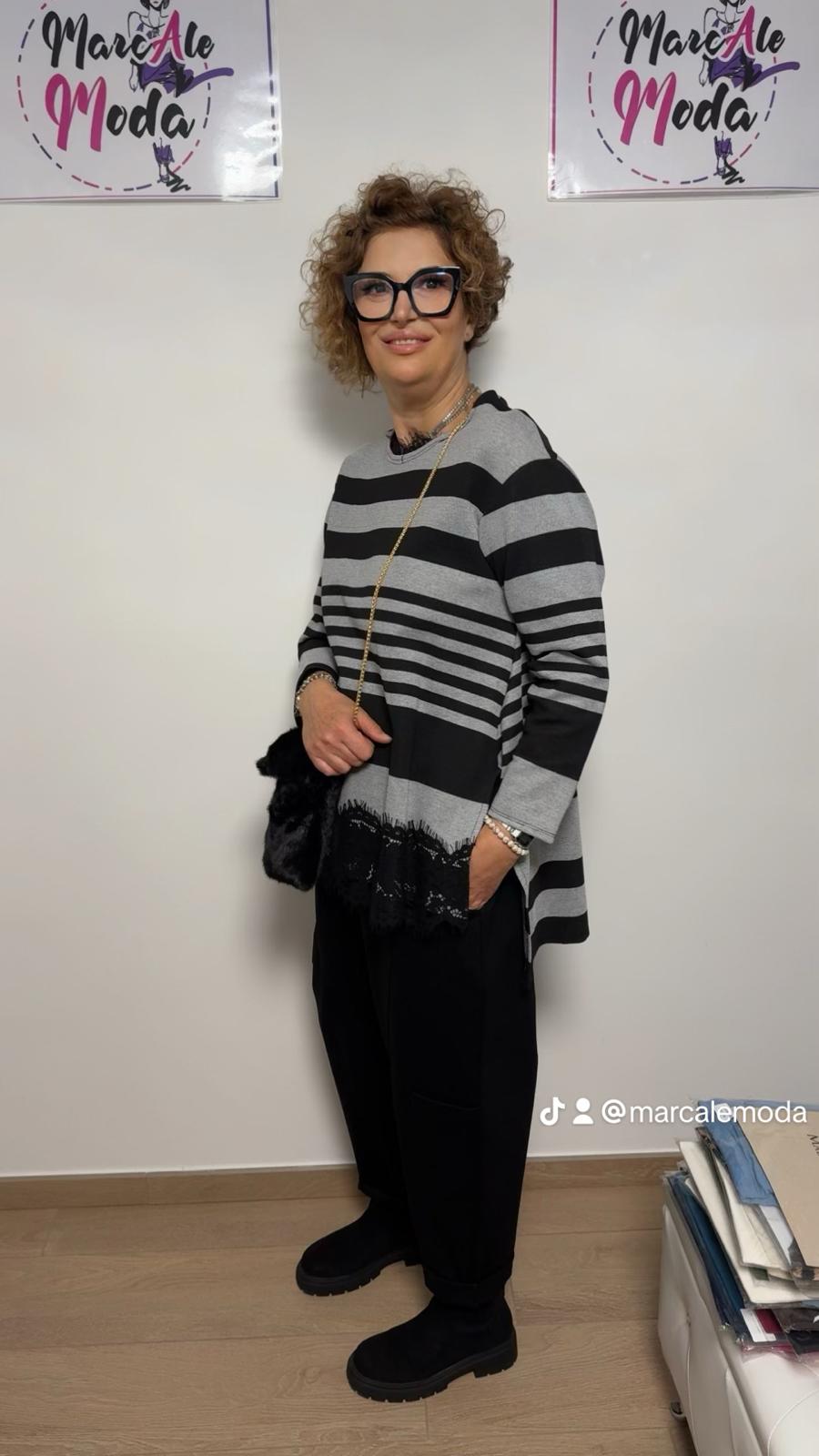 Casacca a righe con spacchetto e pizzo ricamato