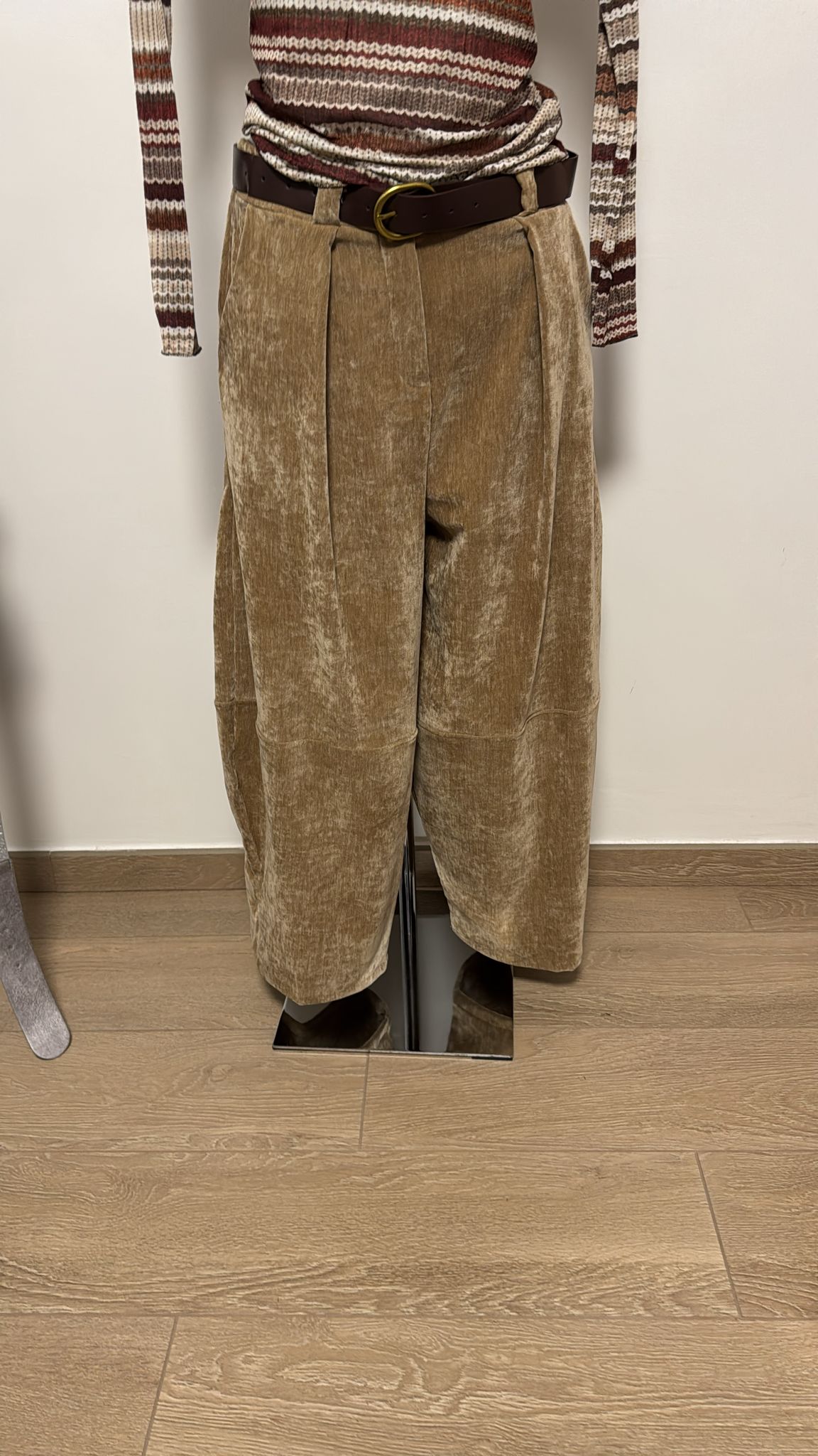 Pantaloni in ciniglia con pinces