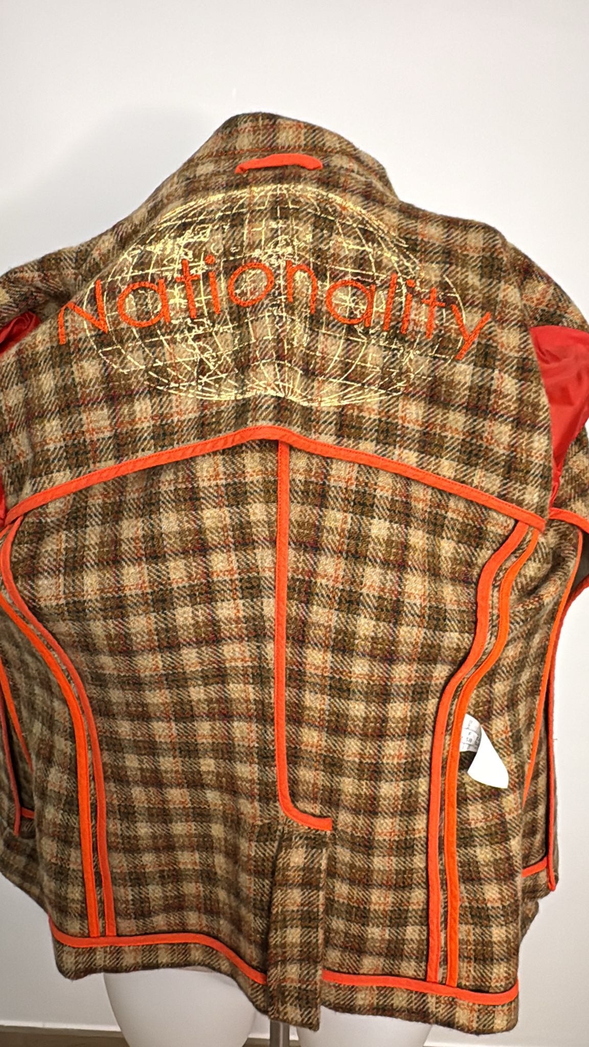 Giacca a scacchi con cuciture all’inglese