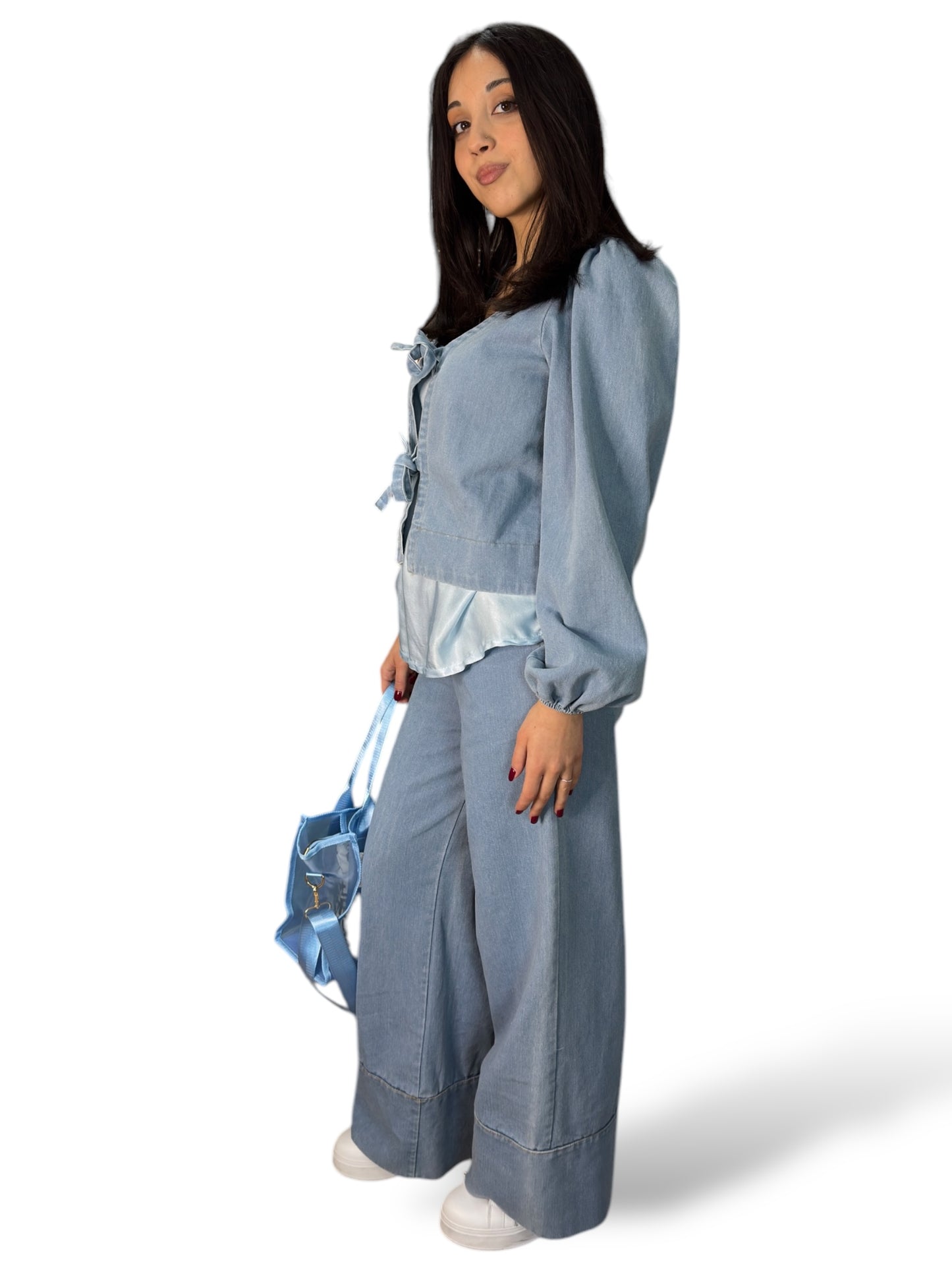 Coordinato in denim con giacca e pantaloni a gamba larga