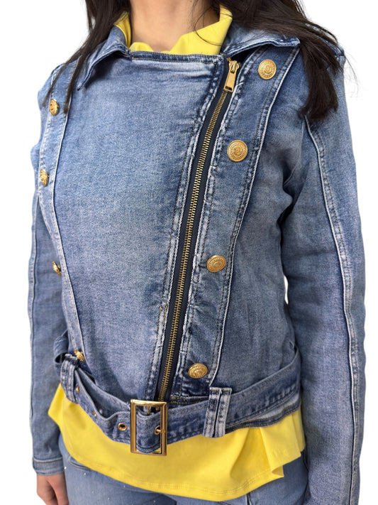 Chiodo in denim con cintura e dettagli oro