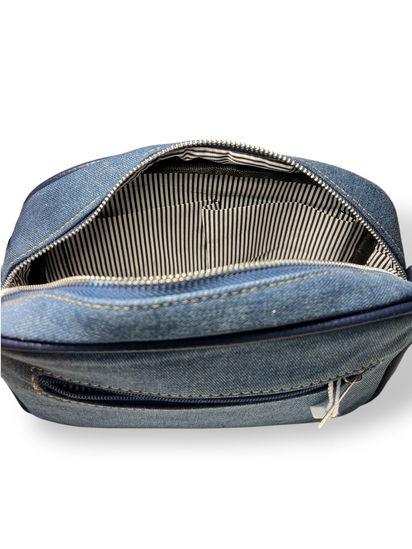 Borsello con lavorazione di jeans e profili in pelle