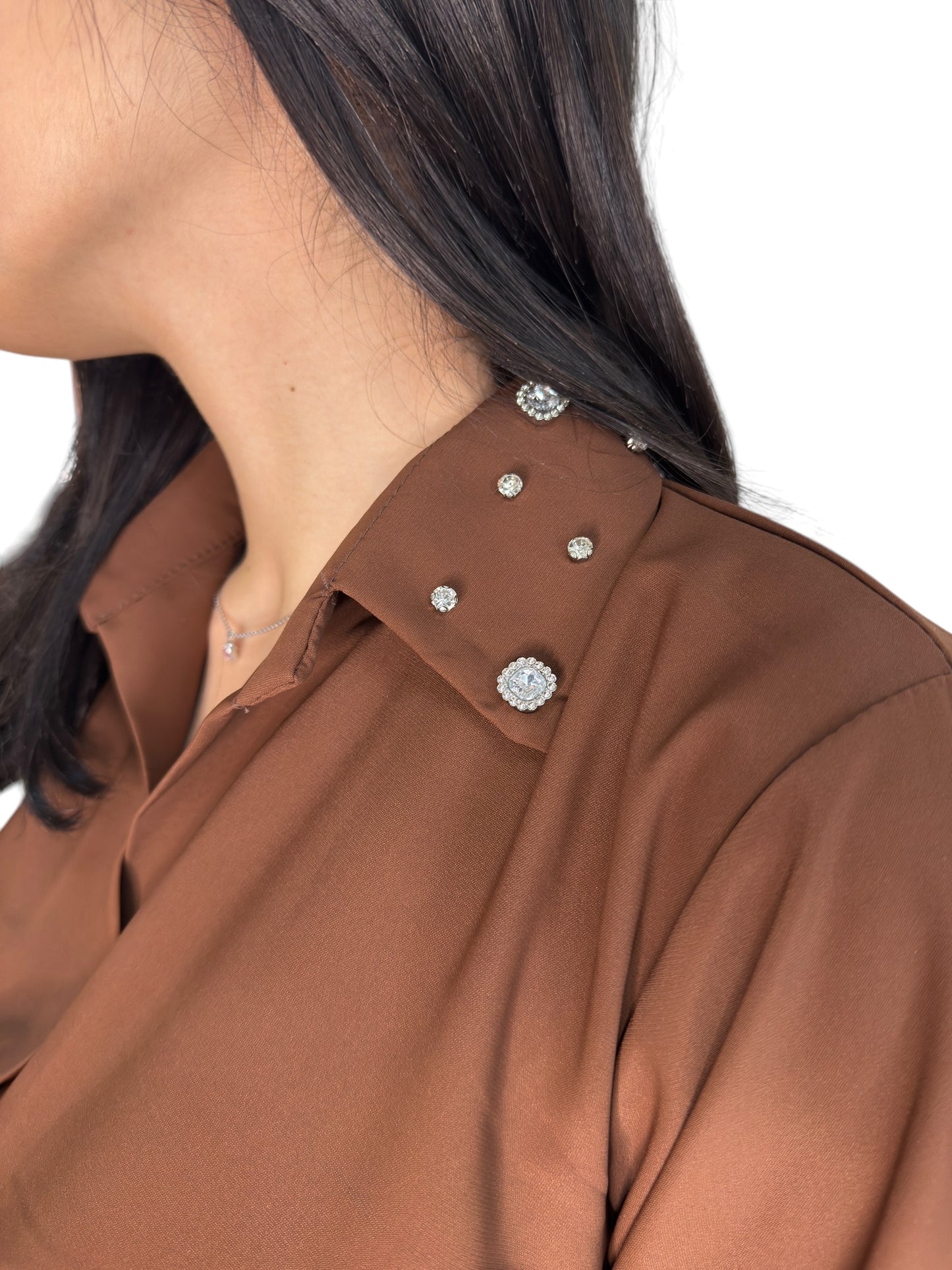 Camicia in raso con colletto gioiello