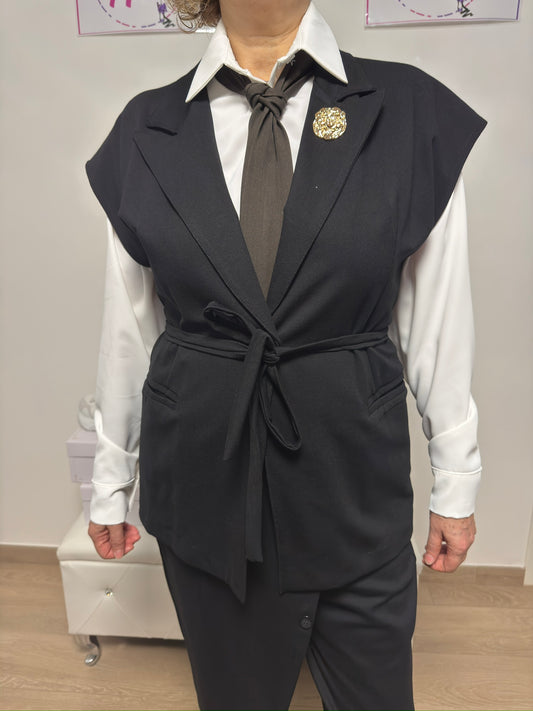 Gilet smanicato con laccetto
