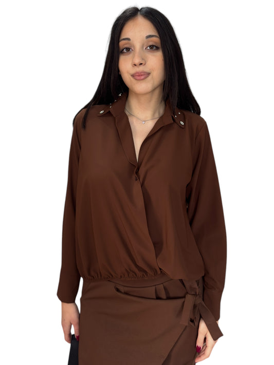 Camicia in raso con colletto gioiello