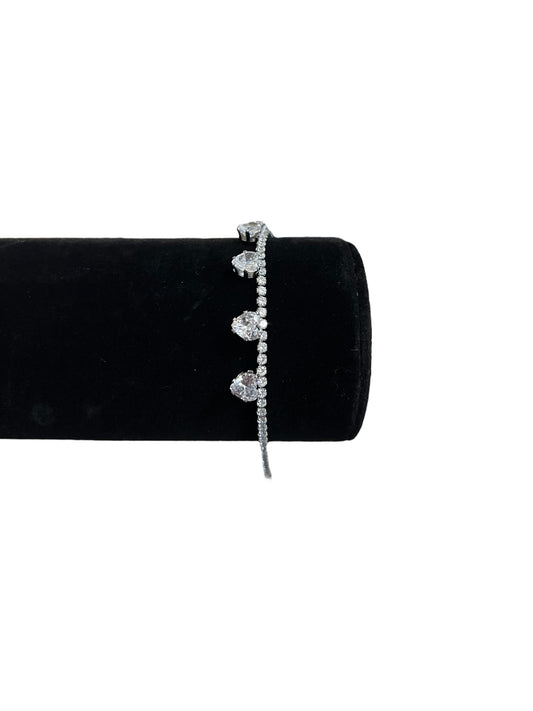 Bracciale con strass e ciondoli brillanti