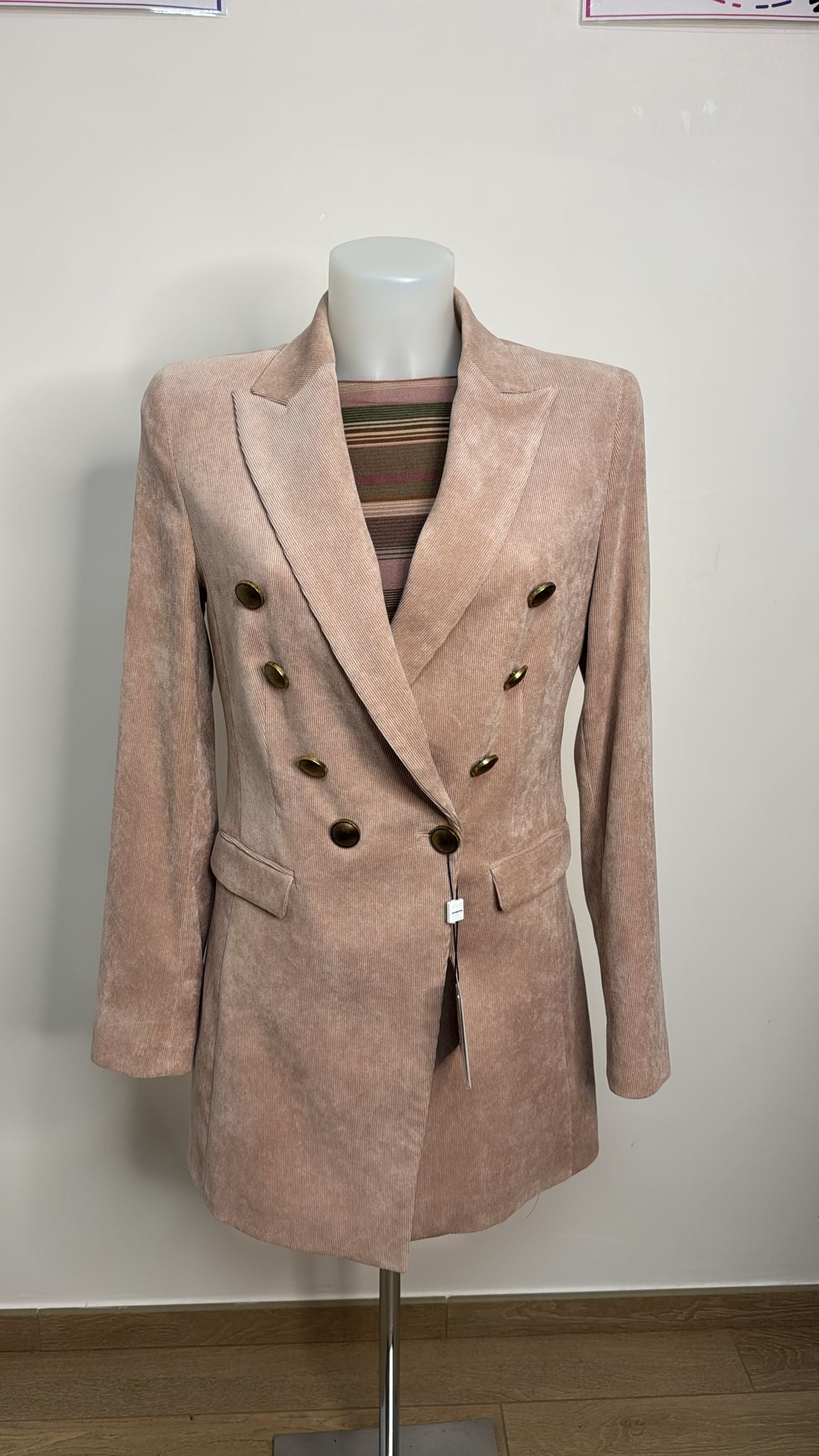 Cappotto in velluto a costine con revers a lancia