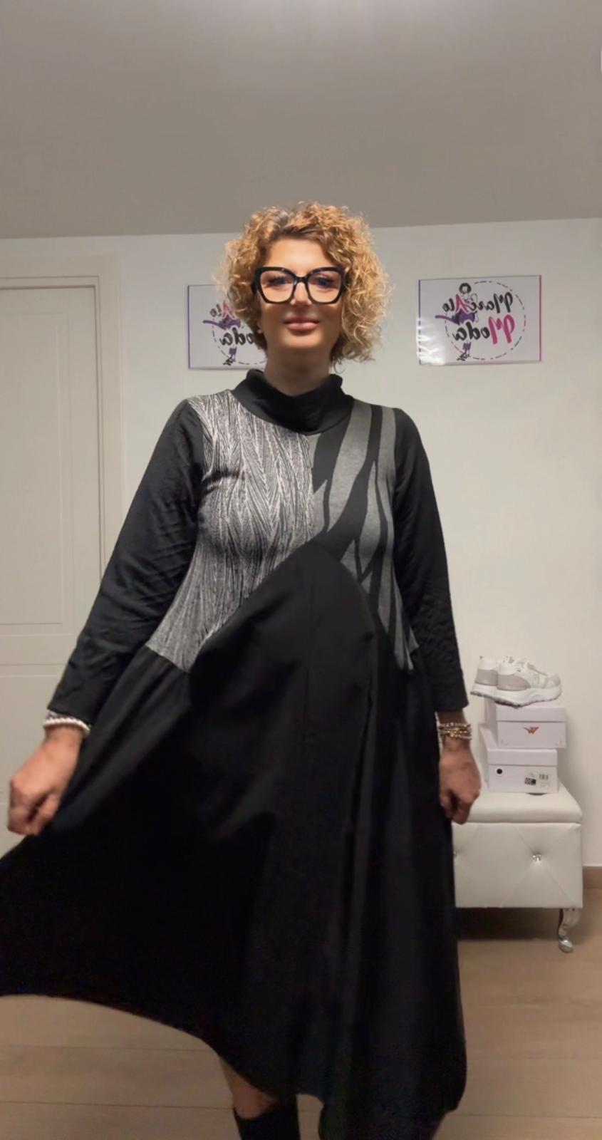 Vestito patchwork con scollo a vulcano