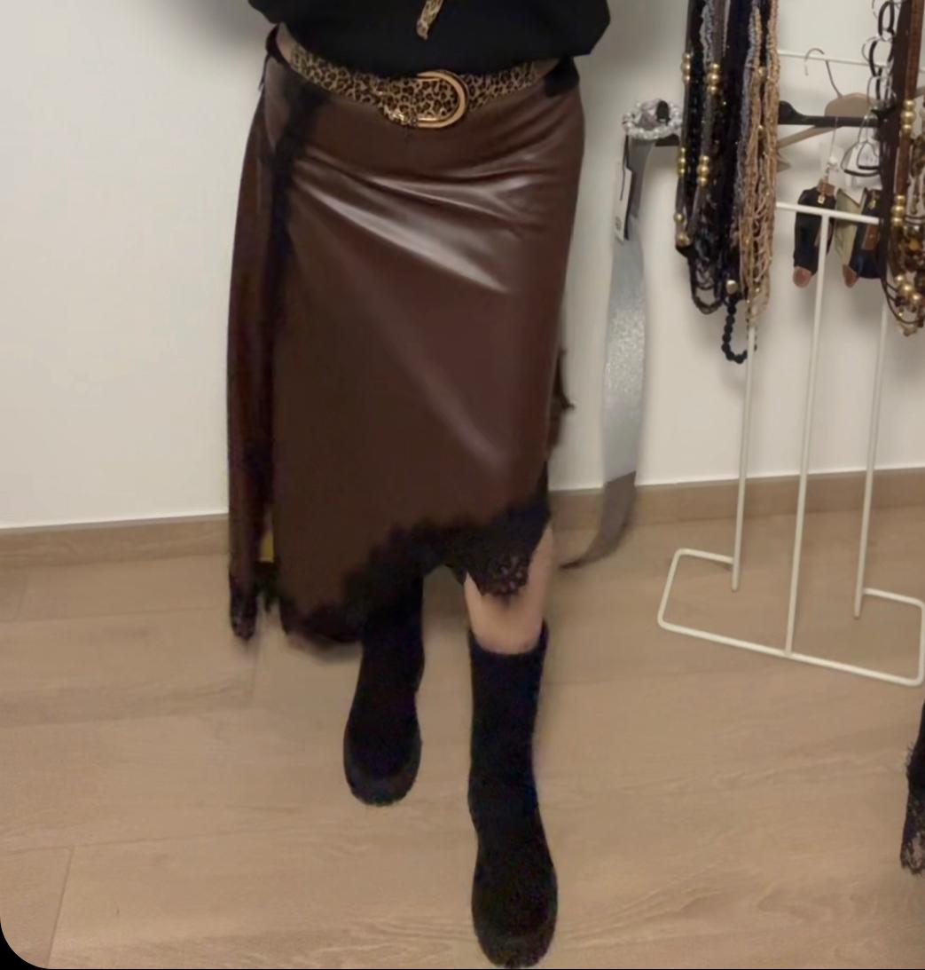 Gonna in simil pelle e pizzo