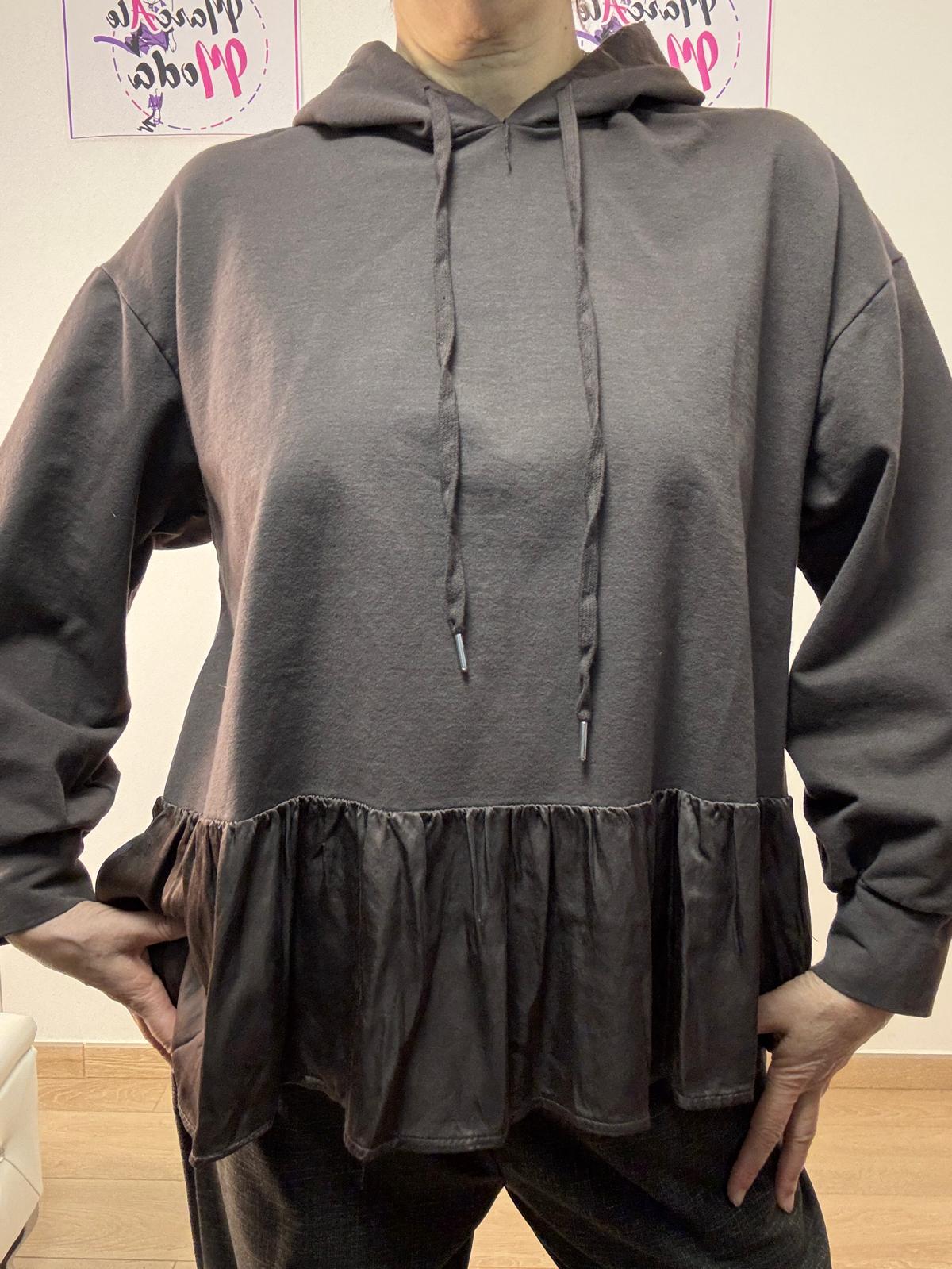 Felpa con cappuccio e sezioni in raso