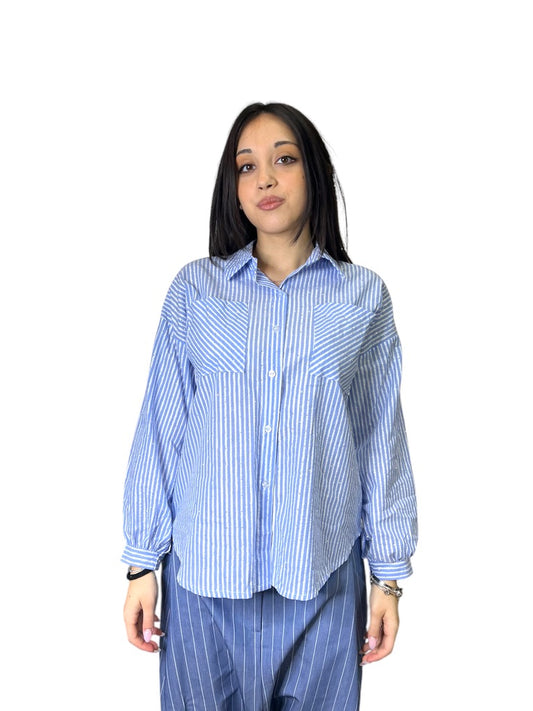 Camicia a righe con strass e tasche sul petto