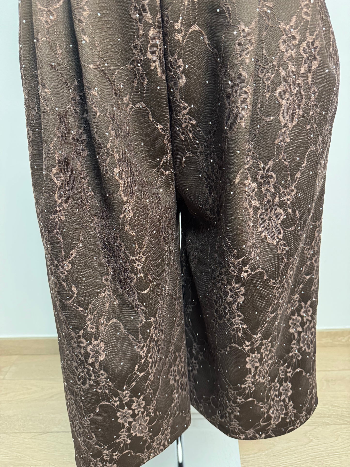 Pantalone pizzo e diamanti