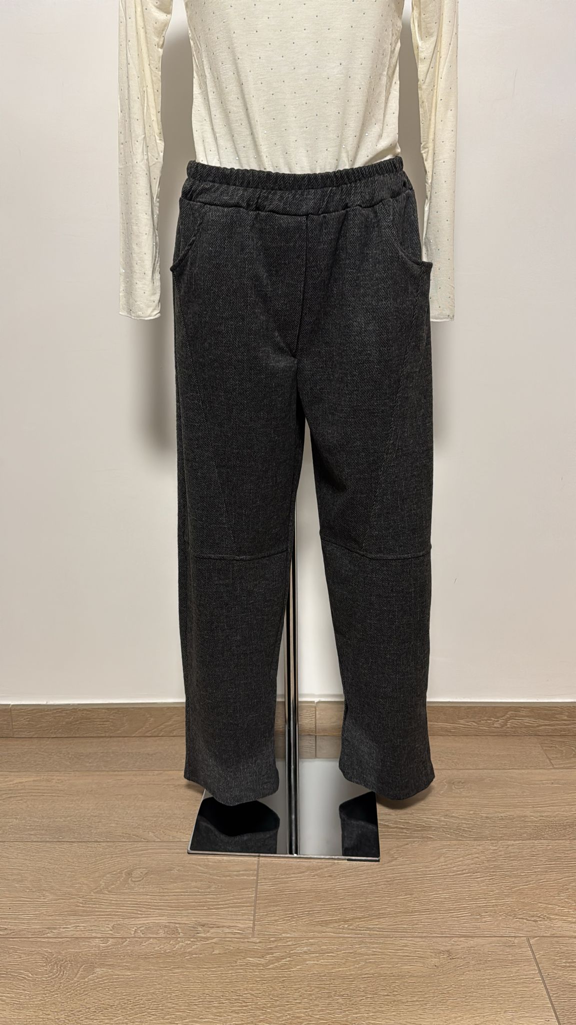 Pantalone con taglio