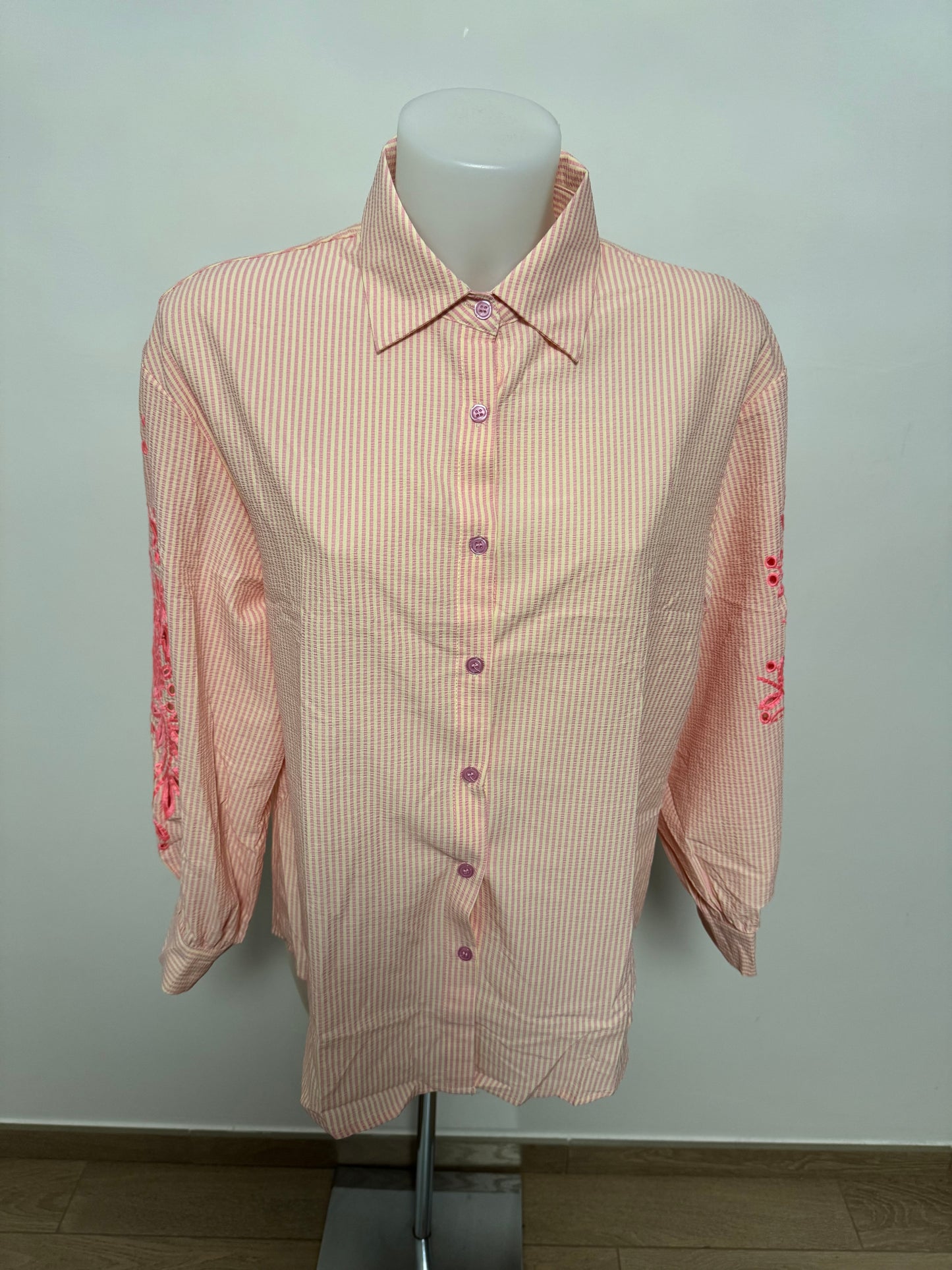 Camicia GessataRicamo