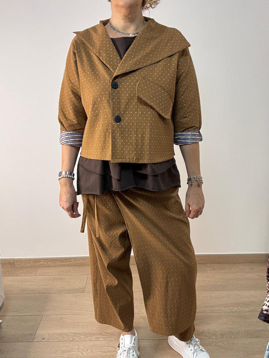 Coordinato ocra con ricami