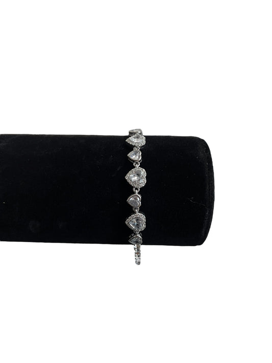 Bracciale con cuoricini con strass incastonati