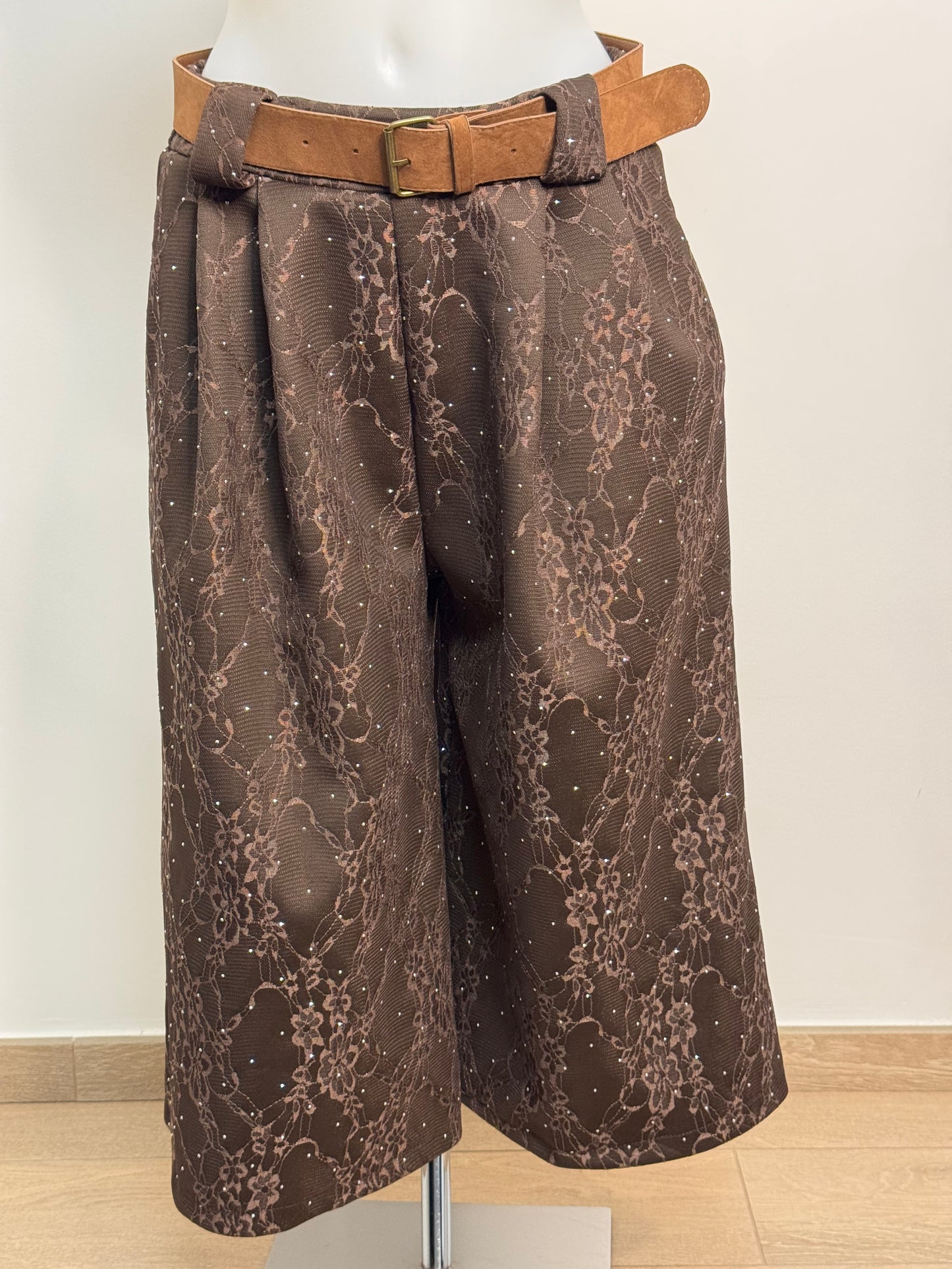 Pantalone pizzo e diamanti