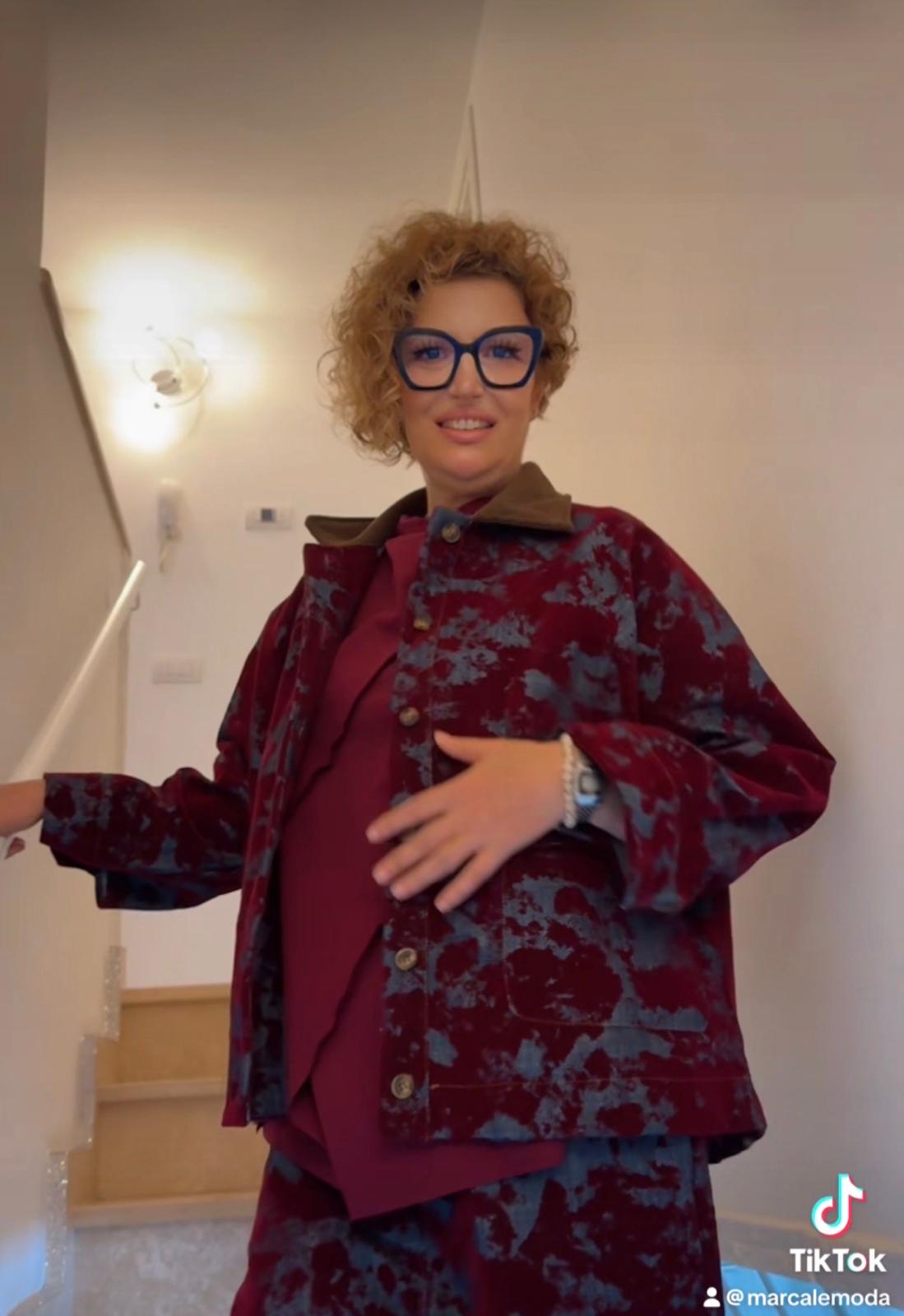 Coordinato in velluto con pattern blu