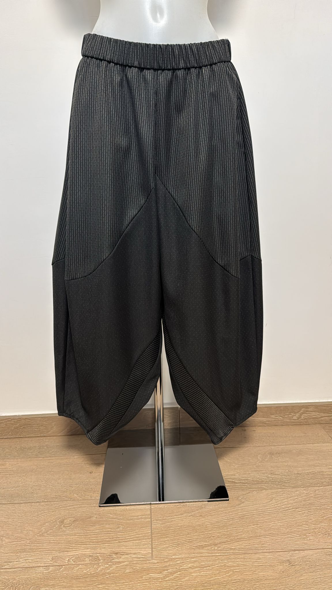 Wendy Trendy pantaloni in tessuto gessato e pois