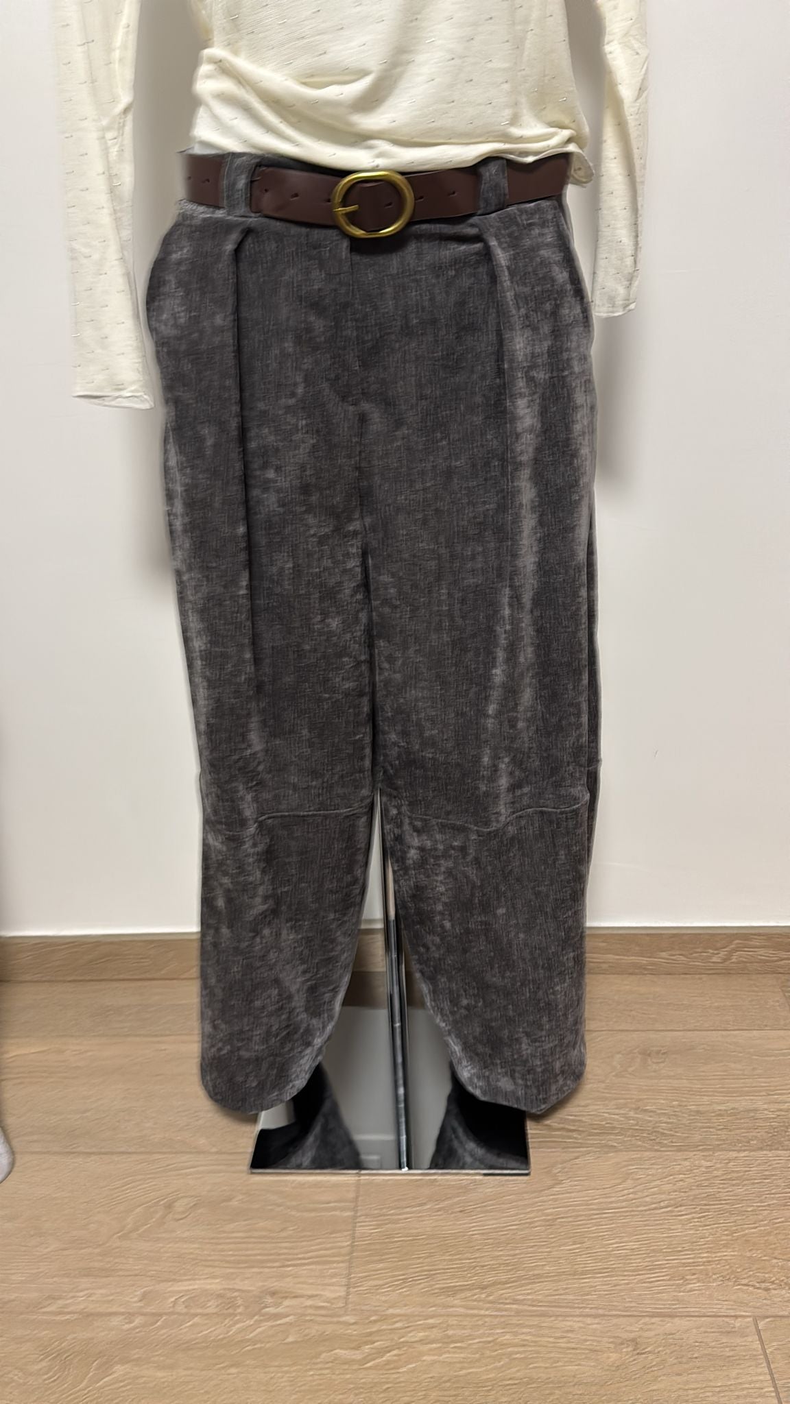 Pantaloni in ciniglia con pinces