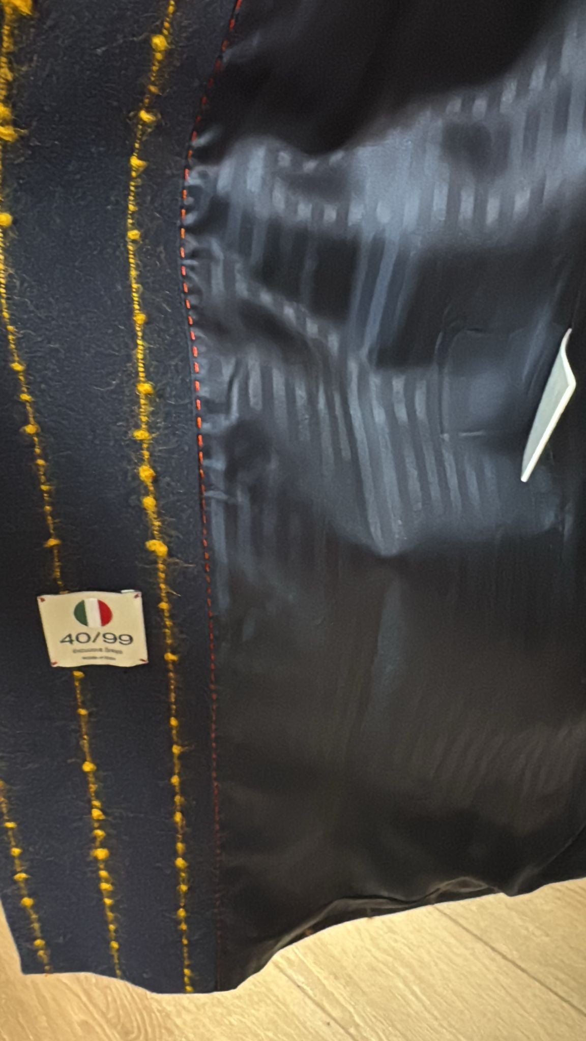 Giacca gessato con filo a rilievo