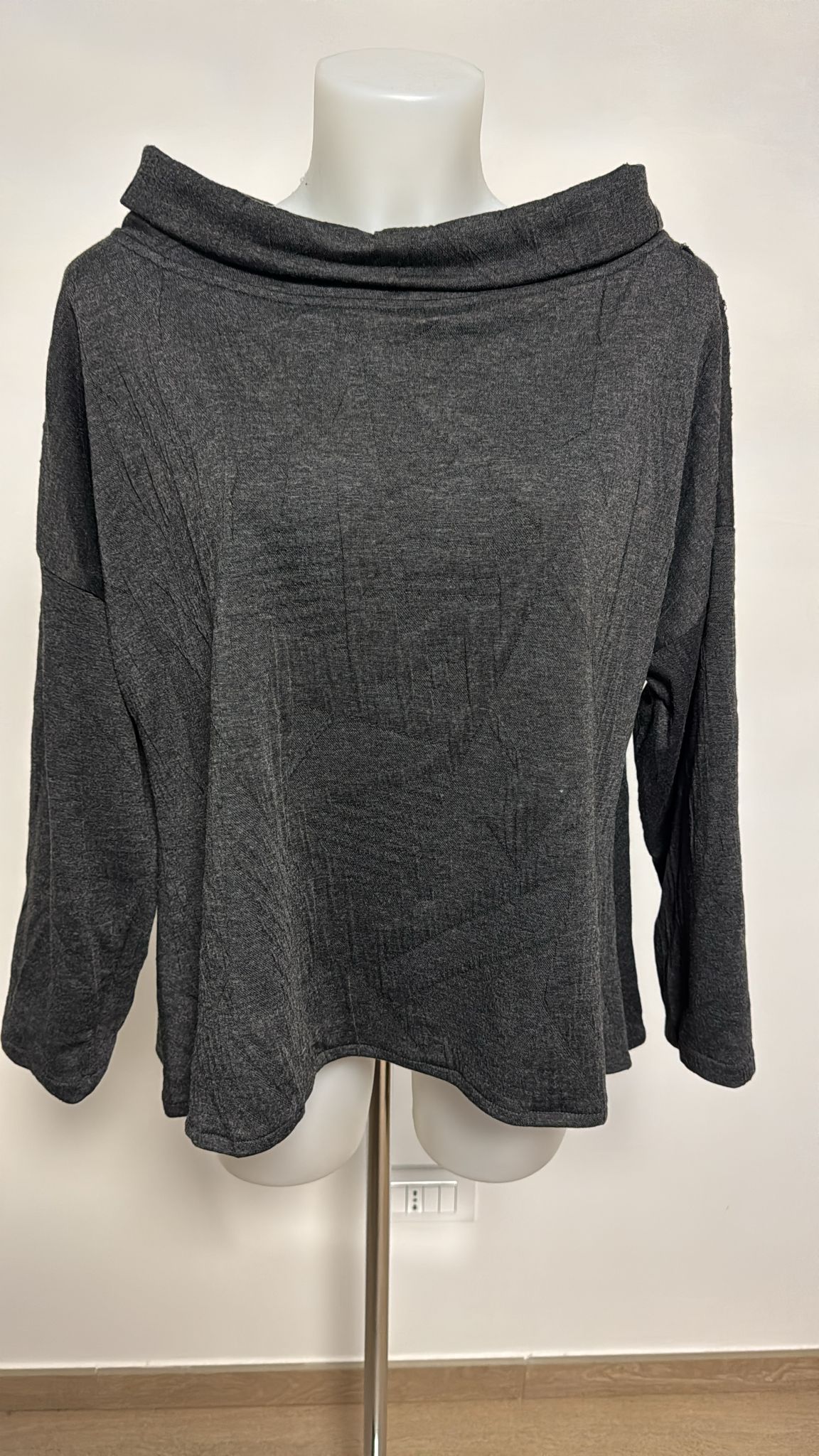 158C bluse tessuto simil lana in rilievo con mezzo collo e scollo a vulcano