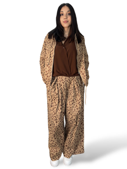 Coordinato giacca e pantaloni in cotone con pattern maculato in glitter